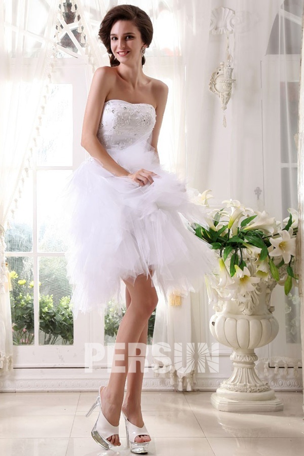 Robe de mariée bustier coeur en tulle ornée de bijoux