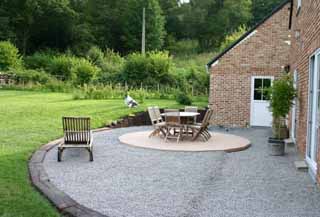 Comment faire une terrasse en gravier ?