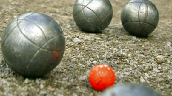 Jouez au boules dans votre jardin