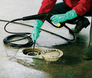 déboucher une canalisation